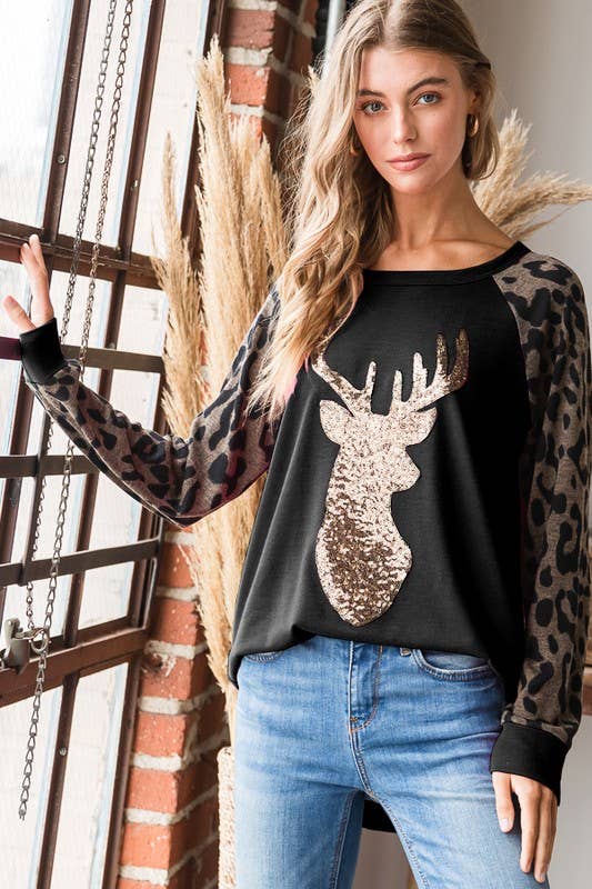 SOLID AND ANIMAL TOP WITH REINDEER PATCH